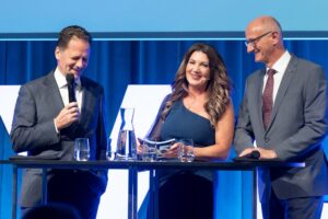 Manuela Kamper moderiert die Jubiläumsfeier 125 Jahre Hypo Tirol im Congresspark Igls