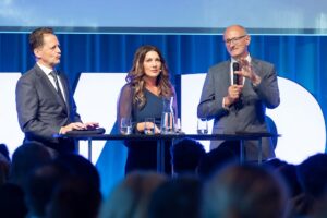 Manuela Kamper moderiert die Jubiläumsfeier 125 Jahre Hypo Tirol im Congresspark Igls